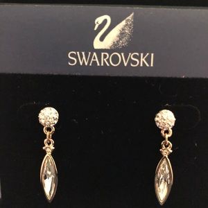 Beautiful NWT Swarovski earrings